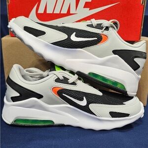 Nike air max bolt (gs) boys 6.5. Will also fit women’s size 8